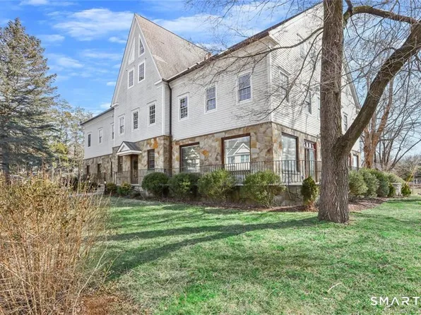 2 Hollyhock Rd #7, Wilton, CT 06897