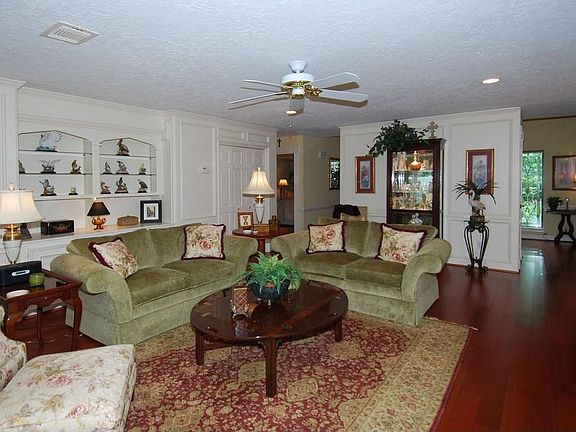 4th image of 2915 Eagle Creek Dr