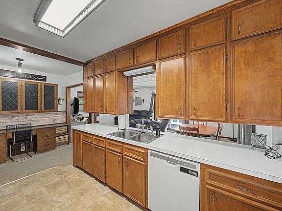 3rd image of 907 N 3rd St
