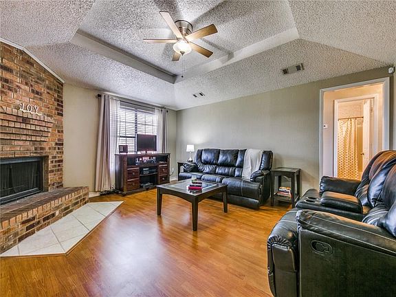 4th image of 1034 Barton Ave