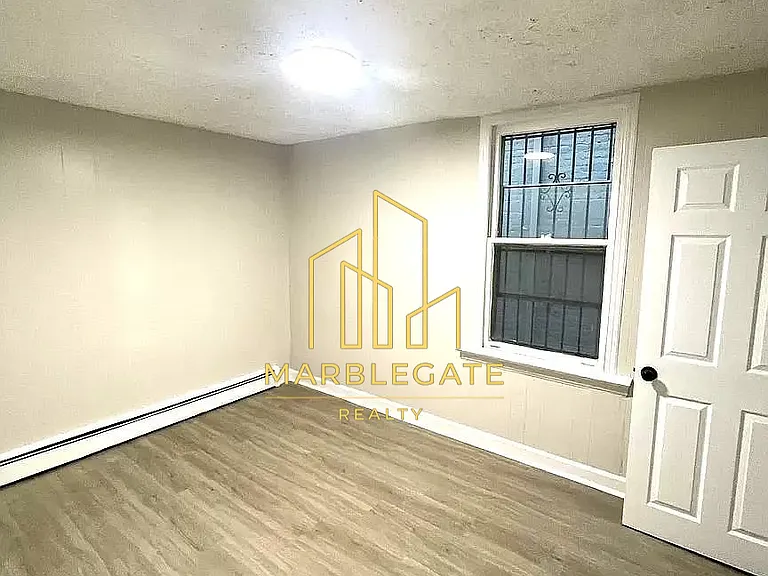 265 W Runyon St #11 — Photo 5