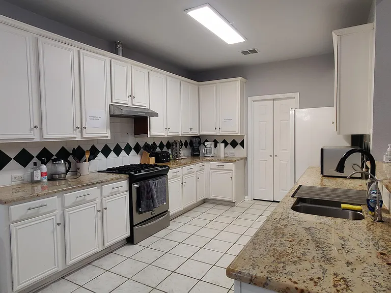 Shared kitchen With Other Guests