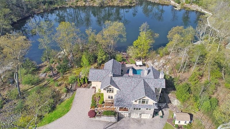1st image of 3 Cub Lake Rd
