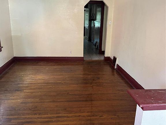 5th image of 1650 McLaran Ave