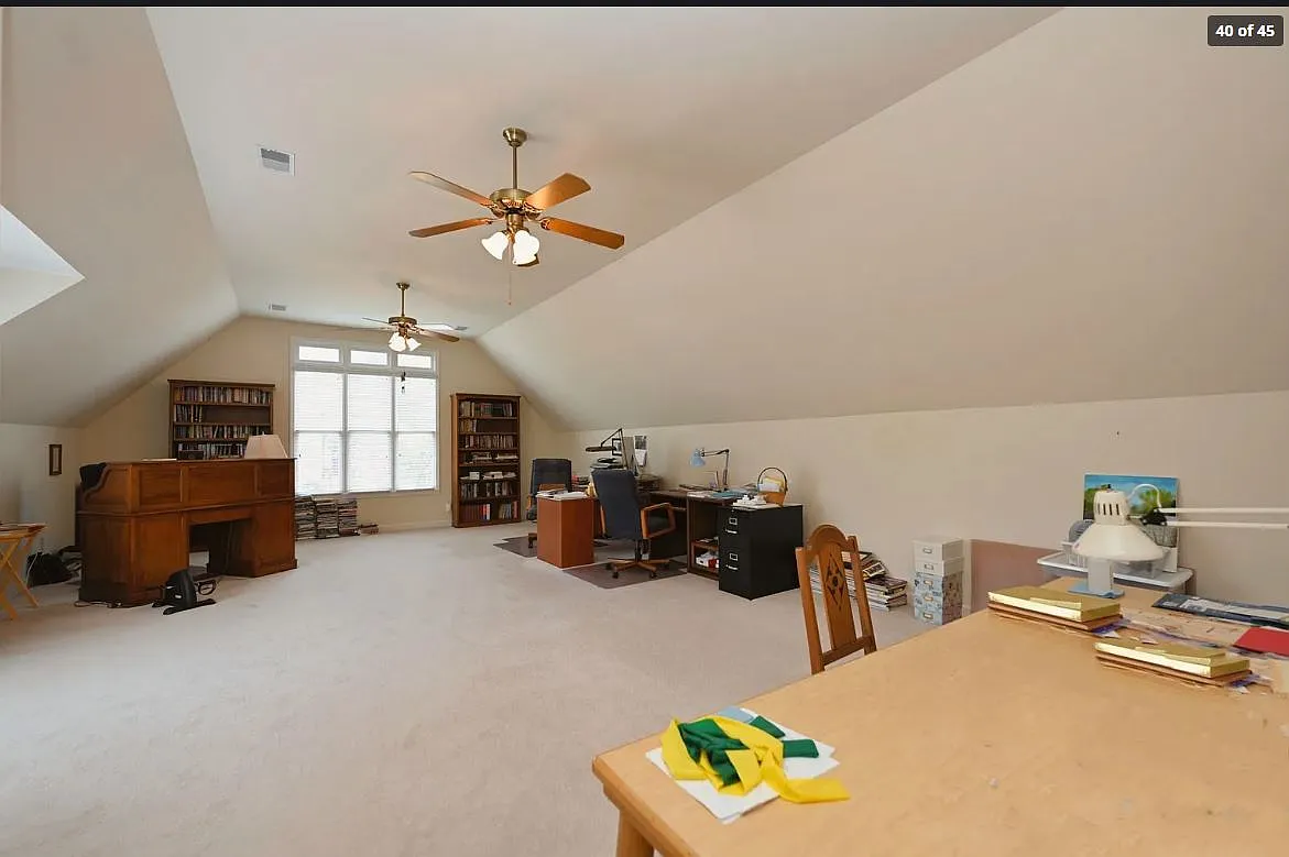 3 bed, 2800 sqft, $3,500 — Photo 2