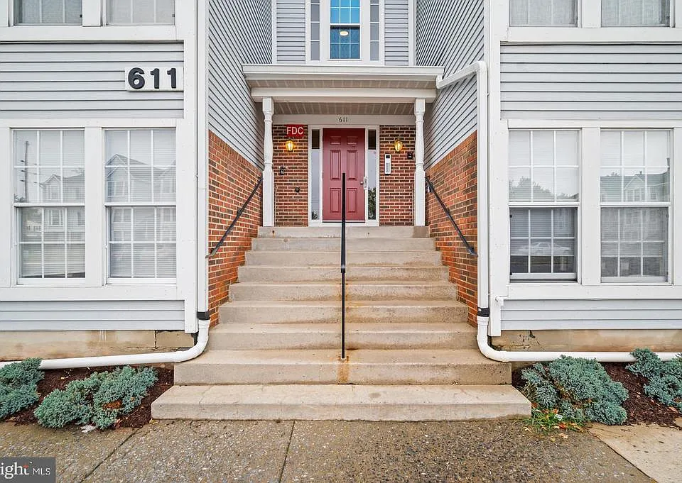 611 Himes Ave #109