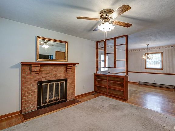 4th image of 28 Myrtle Ln