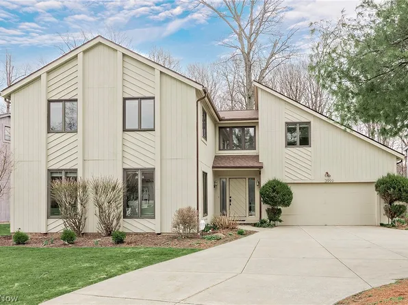 3999 Orangewood Dr, Orange, OH 44122