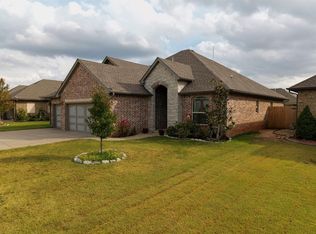 1812 NE 26th St, Moore, OK 73160