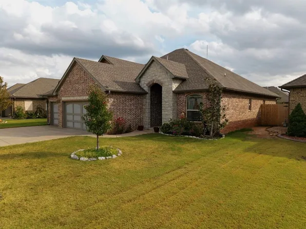 1812 NE 26th St, Moore, OK 73160