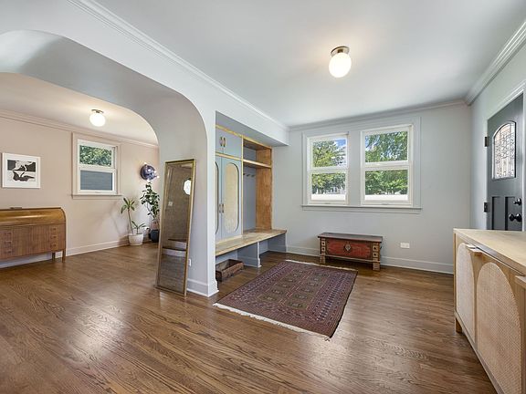 5th image of 740 N Brainard Ave