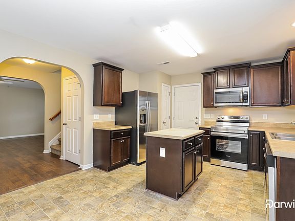 3rd image of 2713 Wild Poplar Way