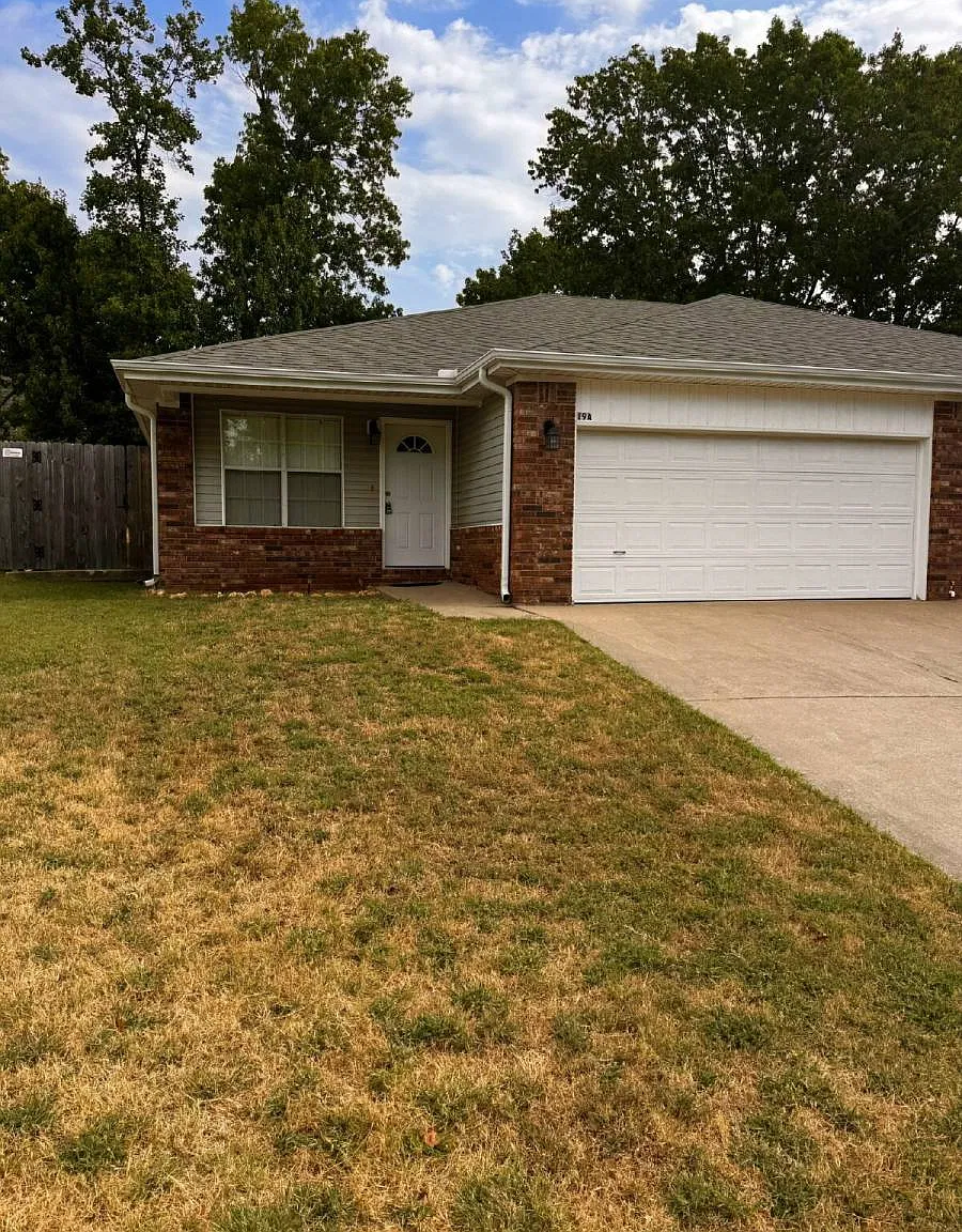 19 A Holly Dr in Bentonville, AR 72712 — Photo 1