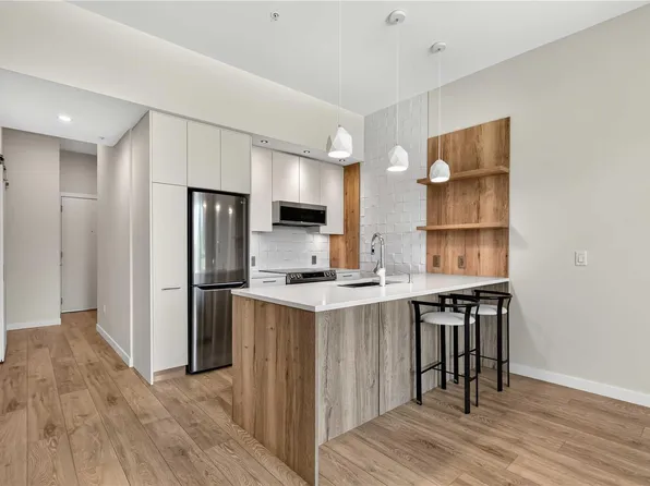 1588 N Dairy Rd #415, Saanich, BC V8T 3J4
