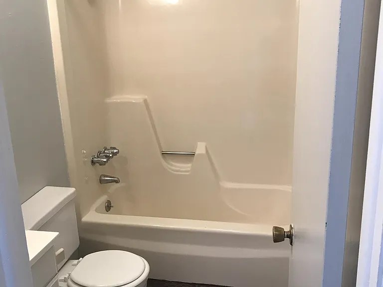 548 Cambria Avenue - B — Photo 10