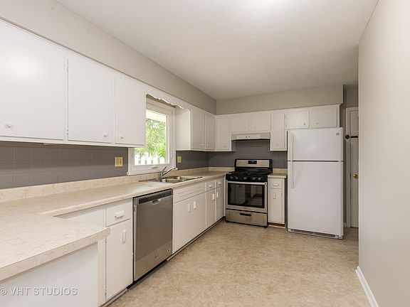 4th image of 742 W Hillcrest Dr
