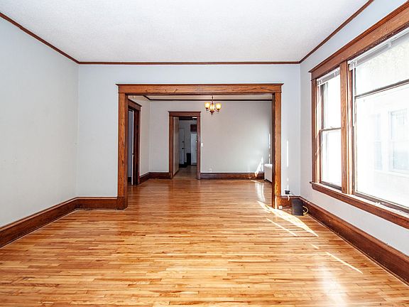 3rd image of 2545 Fillmore St NE Floor 1
