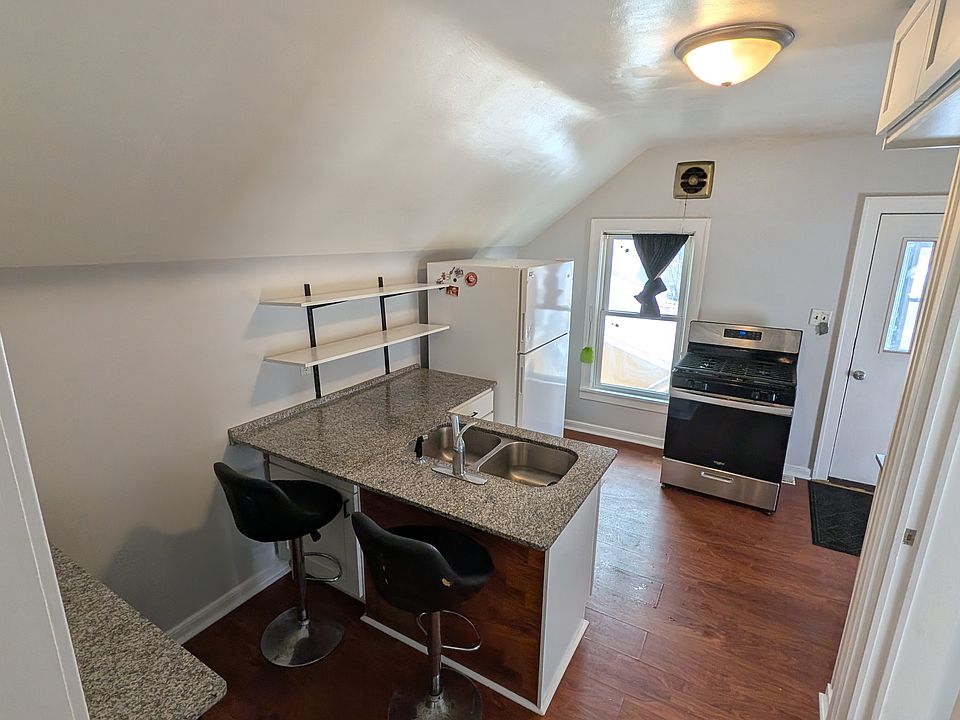 1st image of 685 Burr St #B