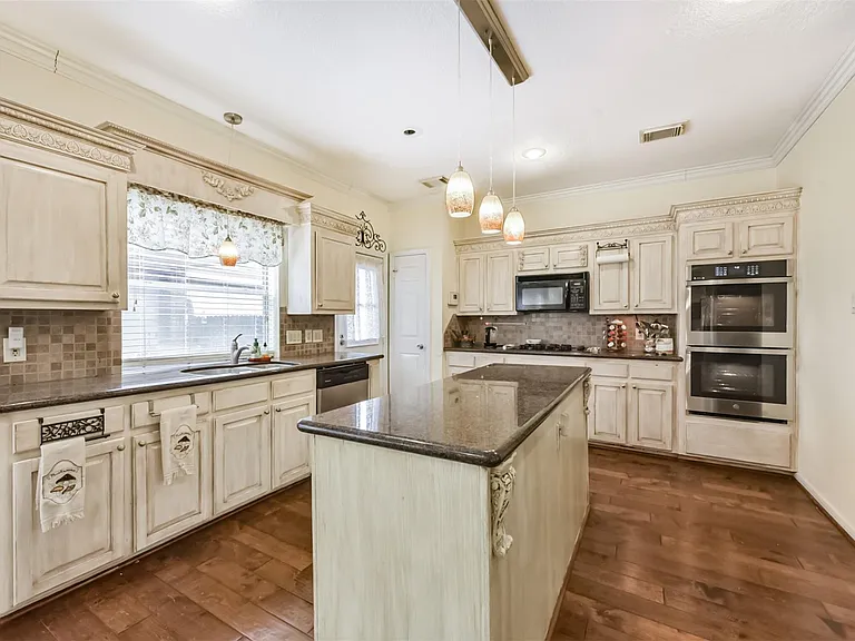 1306 N Gabriel River Cir — Photo 18