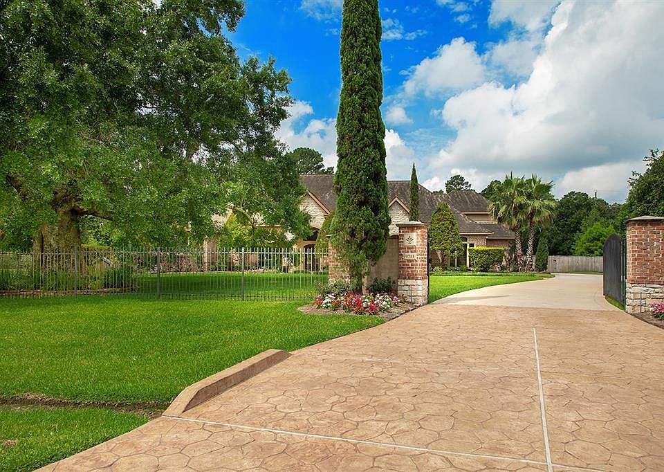 1st image of 9711 Stonebridge Lake Dr