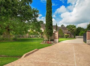 9711 Stonebridge Lake Dr, Tomball, TX 77375