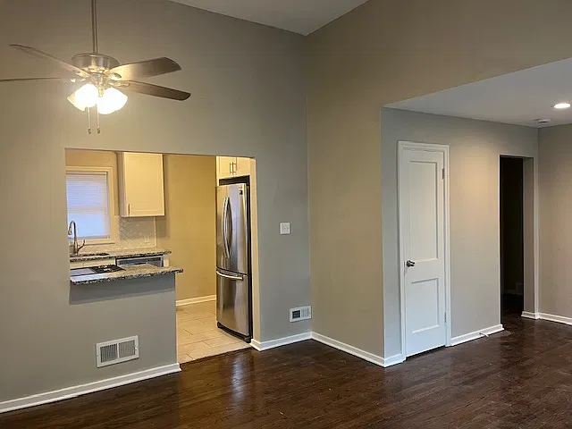 2 bed, 900 sqft, $1,595 — Photo 2
