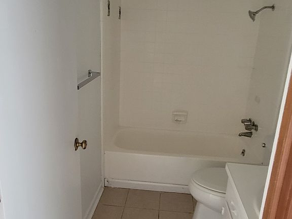 5th image of 3530 Lynn Ave