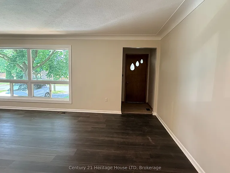 6780 Hagar Ave — Photo 2