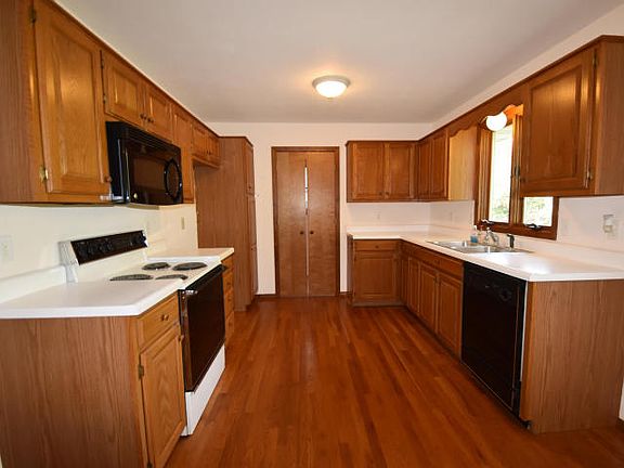 5th image of 819 Shawn Dr