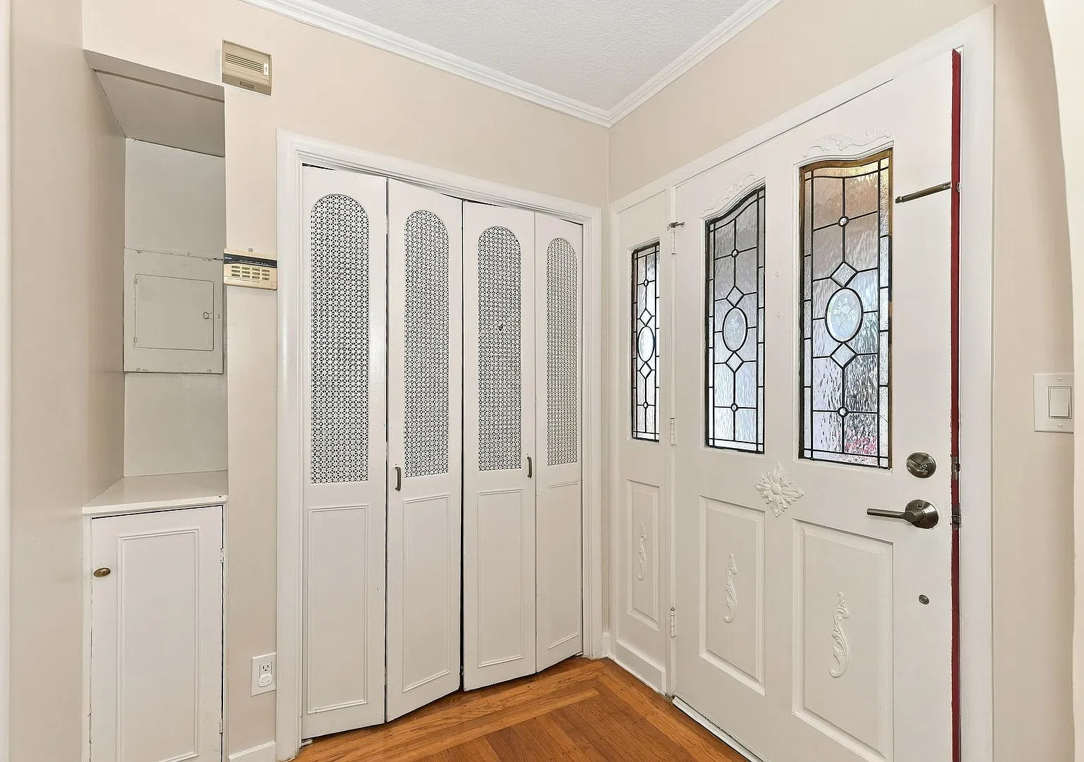 3 Bedroom Home Available In Richmond View! — Photo 2