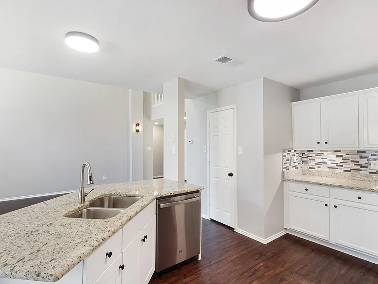 4729 Woodhaven Ln — Photo 20