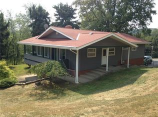 121 W Penn Dr, Vandergrift, PA