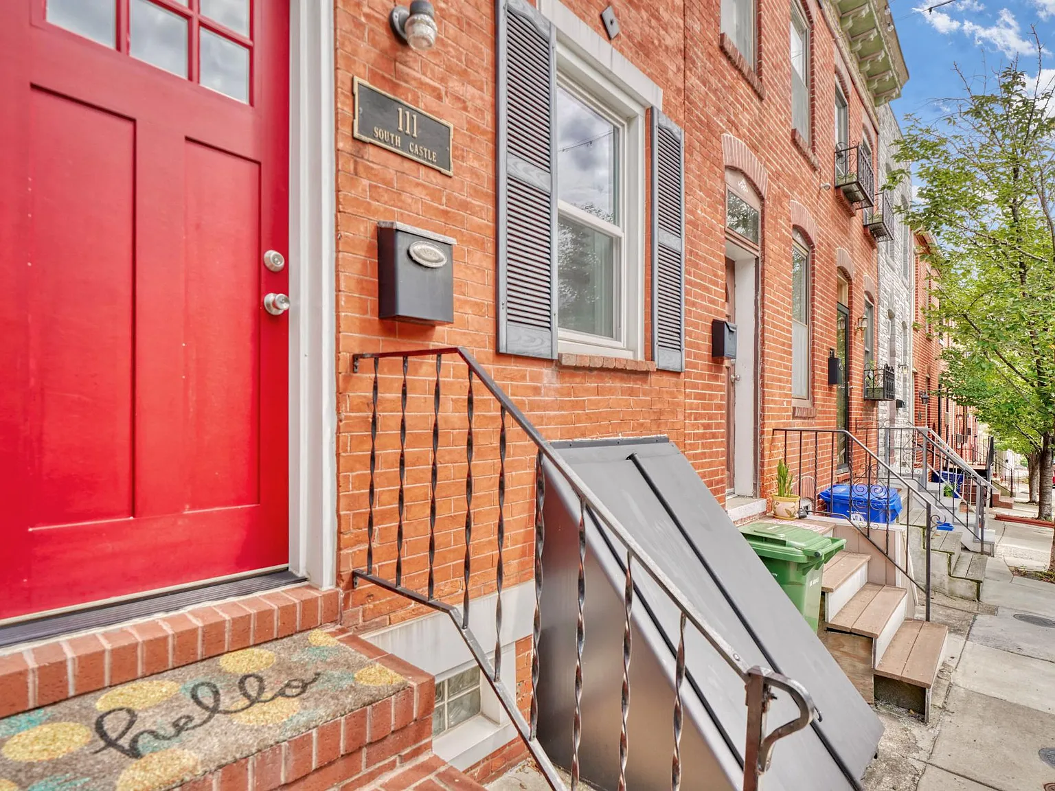 3 bed, 1080 sqft, $2,000 — Photo 2