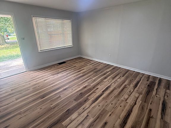 3rd image of 112 Clubview Dr