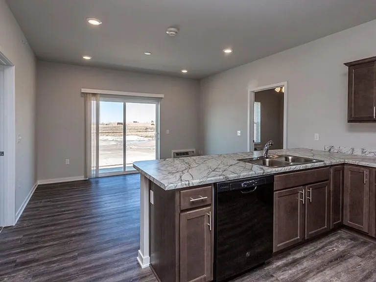 2135 Edgewood Dr — Photo 3