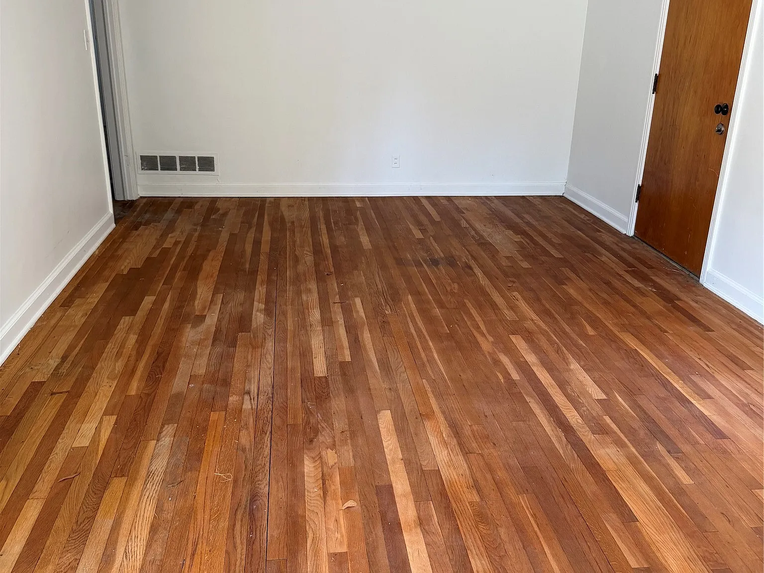 3 bed, 1.5 bath, 1226 sqft, $1,400 — Photo 3