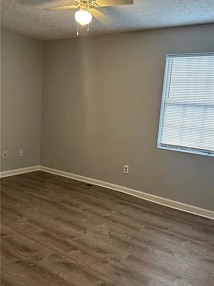 1441 Springleaf Cir SE — Photo 10