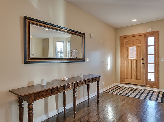 2nd image of 1946 W Potomac Ave #1W