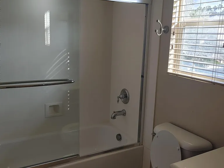 382 Edgewater Dr — Photo 29