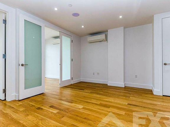 5th image of 1040 Dean St #206B