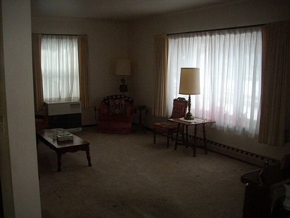 3rd image of 32 Hillsdale Ter