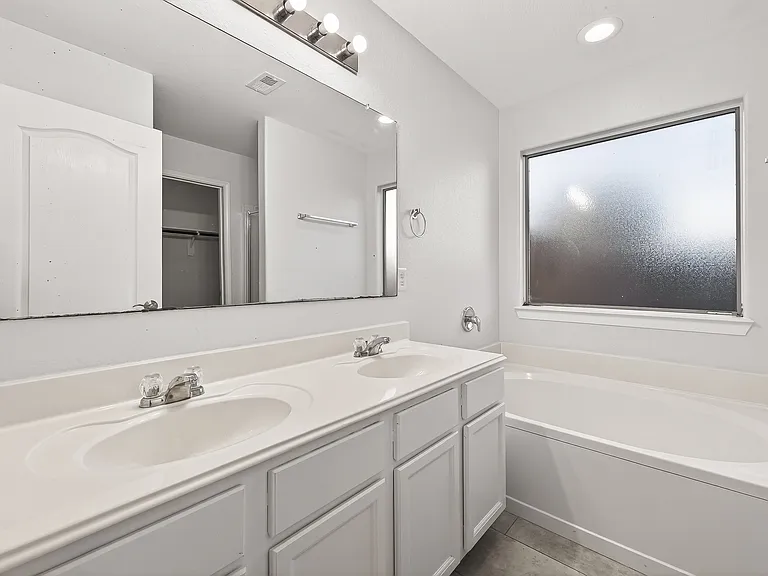 2731 Roaring Oaks Ln — Photo 33