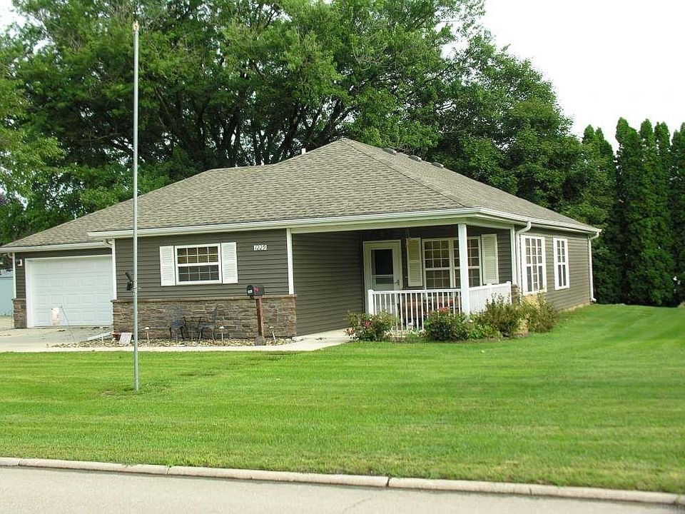 2nd image of 1229 Mechanic St