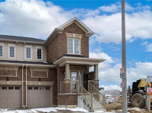 2 Wagon Ln, Barrie, ON L9J 0V1