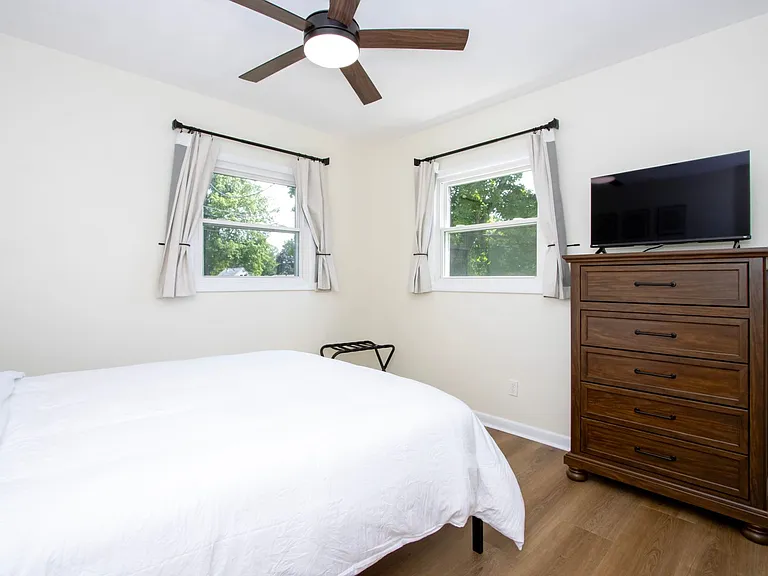 1720 W Hill Dr — Photo 15