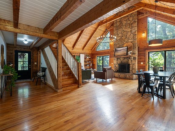 2nd image of 2676 Thompson Station Rd E