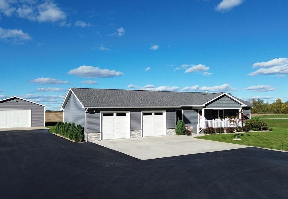 1st image of 233 Red Oak Dr