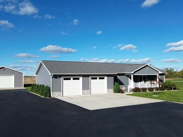233 Red Oak Dr, Beaverton, MI 48612