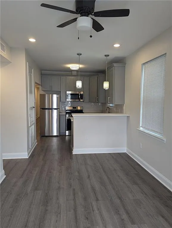 3 bed, 1250 sqft, $2,200 — Photo 2