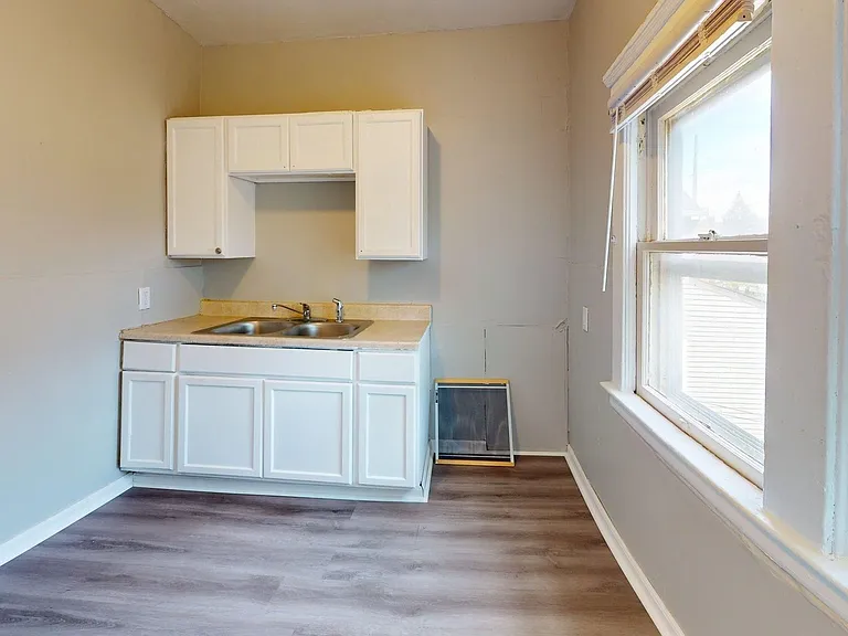 3865 W 16th St — Photo 38